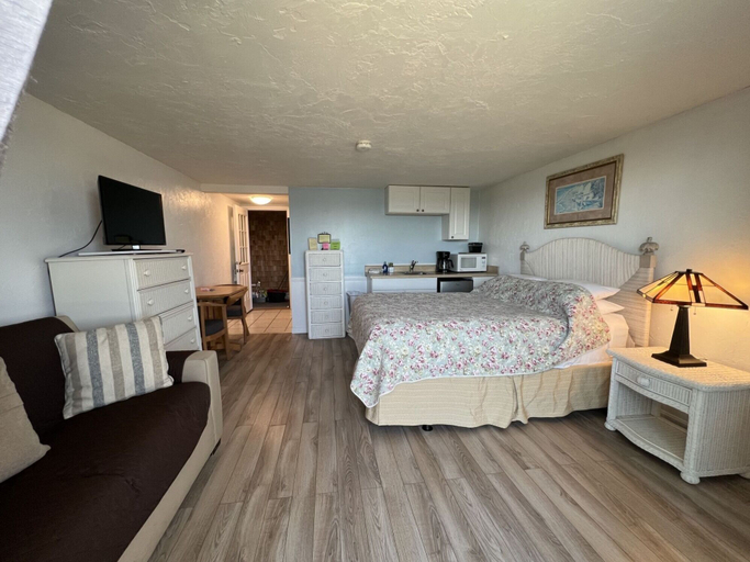 Bedroom 4, Sea Shell Motel, Barnstable