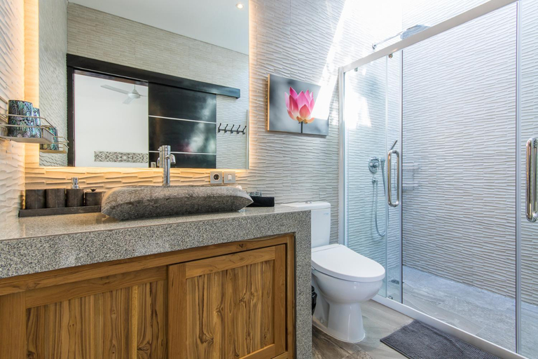 Bathroom 3, Villa Lora, Badung