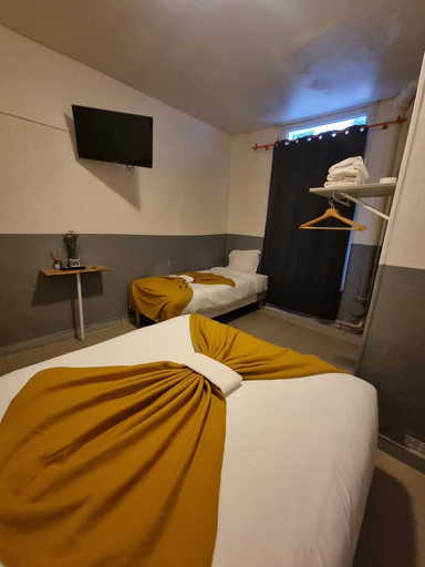 Bedroom 3, Hôtel Aboukir, Paris