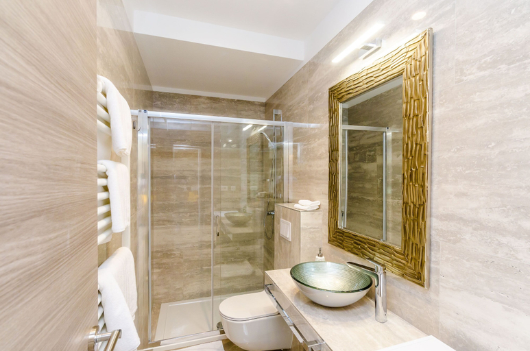 Bathroom 3, Villa Dolores Apartments, Pojezerje