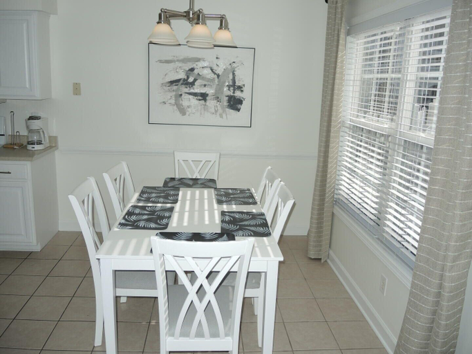Dining 4, 2301 2 Bedroom Villa by RedAwning, Brunswick