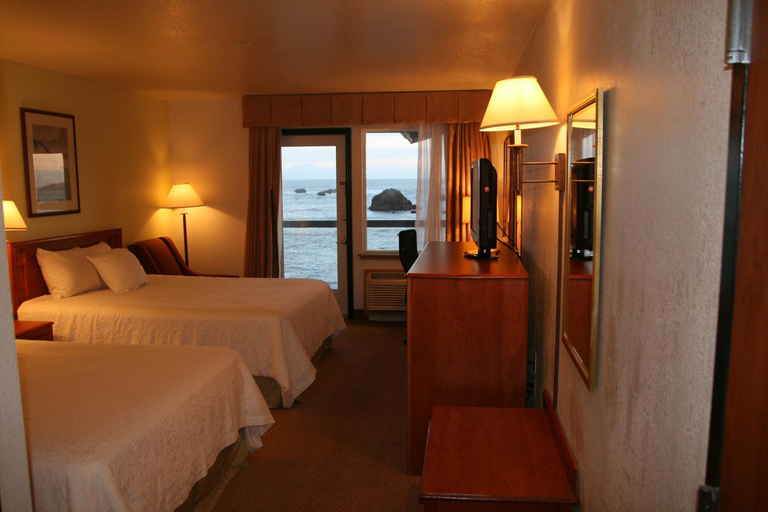 Food & Drinks 3, Oceanfront Lodge, Del Norte