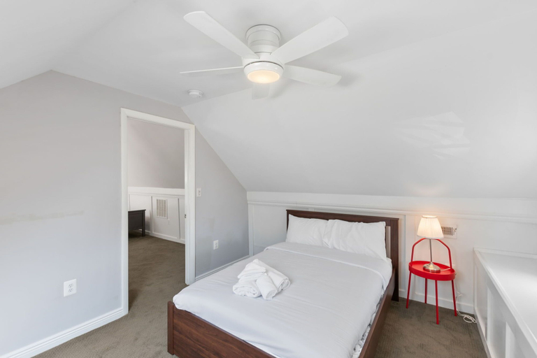 Room 4, Massive 5BR Historic CozySuites House, Alexandria