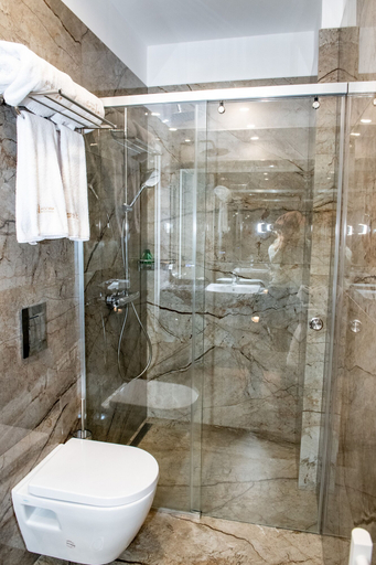Bathroom 4, Agora Boutique, Stolichna