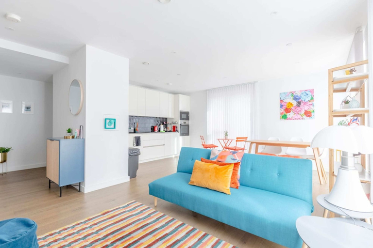 Others 2, Stylish 2BD Oasis W/balcony South East London!, London