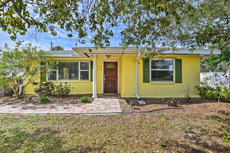 Charming Nokomis Home Walk to Beach!, Sarasota