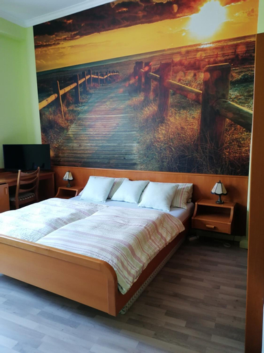 Hotelzimmer im alten Reihenhaus auf der Stadtmauer, Mainz-Bingen