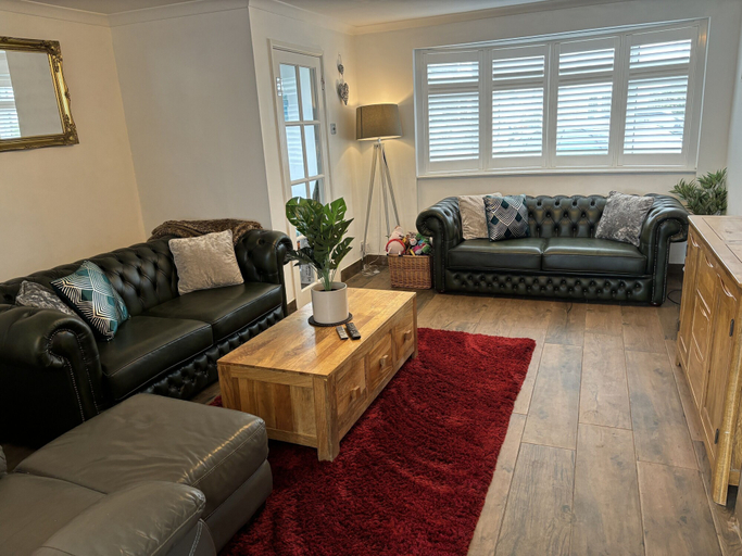 Others 5, House few Mins From Beach With hot tub & Sauna, West Sussex