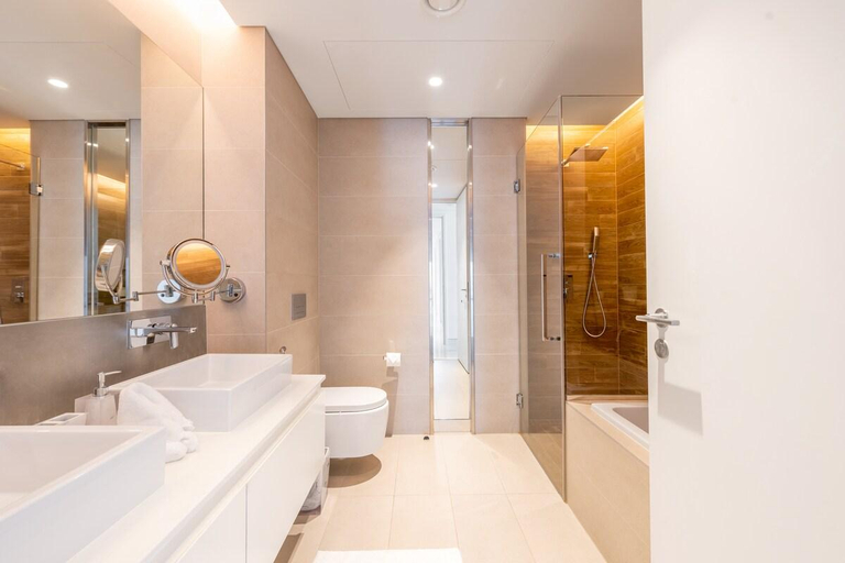 Bathroom 4, Spectacular 3+1 BR condo facing THE DUBAI EYE, Dubai