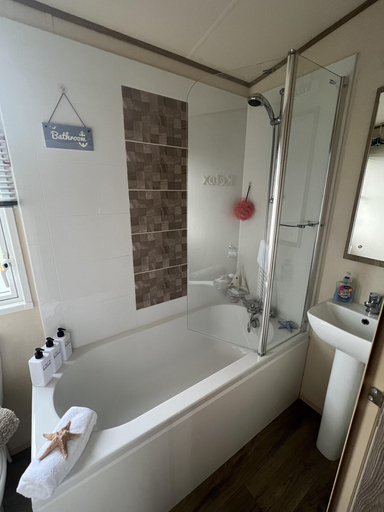 Bathroom 4, 2 Bed Caravan - Sleeps 6 - Parking - Pets, North Tyneside