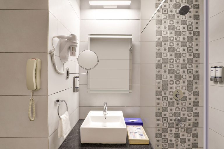 Bathroom 4, Keys Select by Lemon Tree Hotels Udaipur, Udaipur