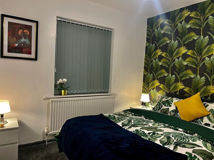 Bedroom 3, Charming 2-bedroom Home With Modern Amenities, Oldham