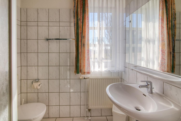 Bathroom 3, Schloss Herrenstein, Uckermark