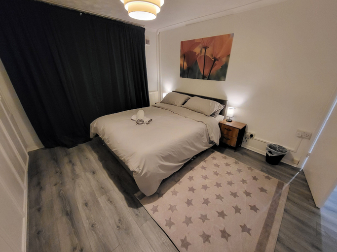 Room 4, Charming 2-bed Apartment in Grays, Thurrock