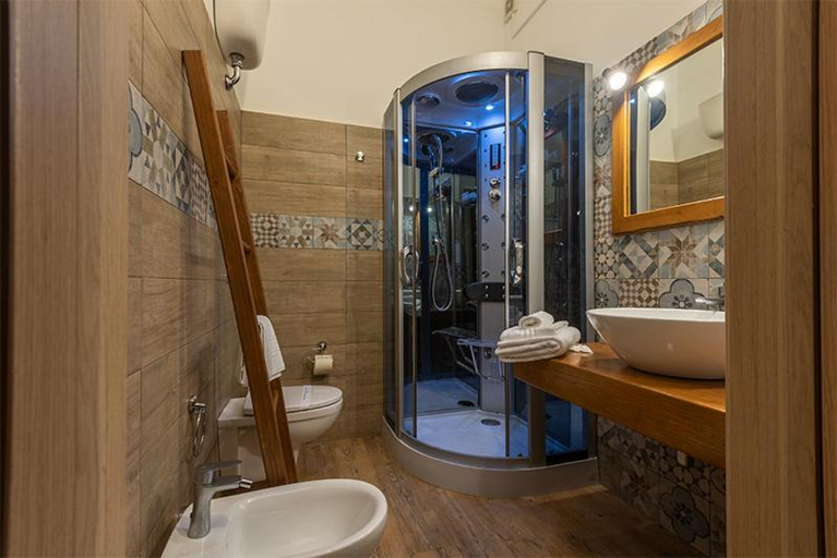 Bathroom 2, Aquarium Residence, Taranto