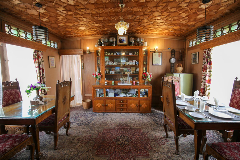 Food & Drinks 4, The Shelter Group of Houseboats, Srinagar