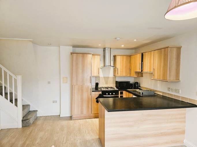 Others 5, Impeccable 2-bed House in Basildon, Essex