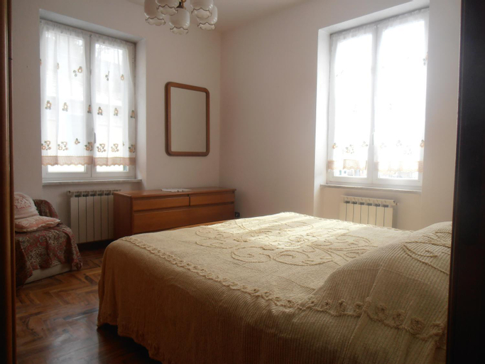 Bedroom 2, Appartamento tra mare e montagna, Genova