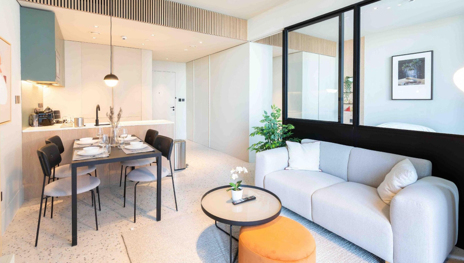 Room 5, Sleek 1BR w Balcony in Business Bay, Dubai