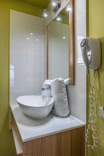 Bathroom 4, Costarena Beach Hotel, Las Terrenas