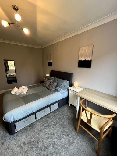 Bedroom 2, 2 Bed Flat - 9-12 Mins to Central London Sleeps 4, London