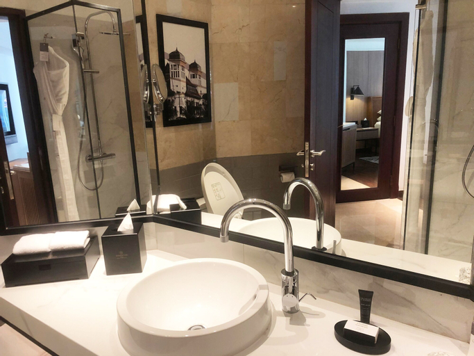 Bathroom 14