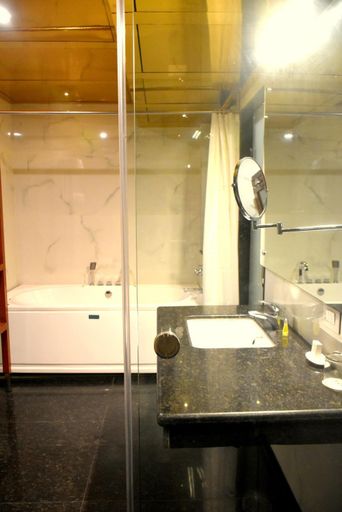 Bathroom 3, Hotel City Inn, Varanasi