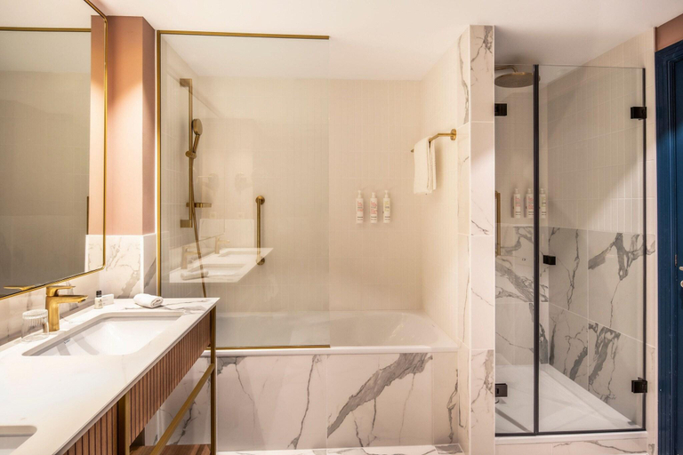 Bathroom 4, Brussels Marriott Hotel Grand Place, Bruxelles