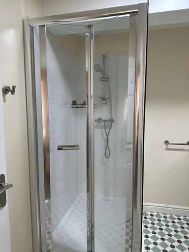 Bathroom 3, Lovely 2-bed Apartment in Stroud, Gloucestershire