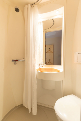 Bathroom 4, easyHotel Glasgow City, Glasgow