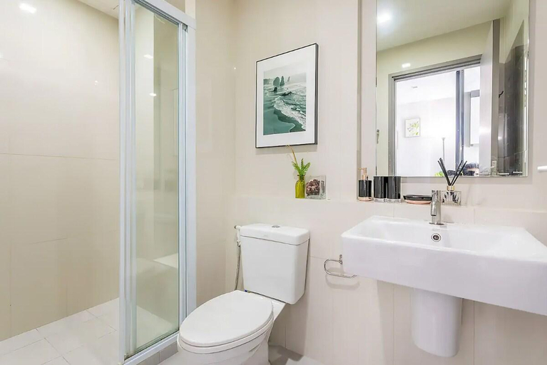 Bathroom, Central Pattaya Fully Equipped Condo Next to Beach, Pattaya