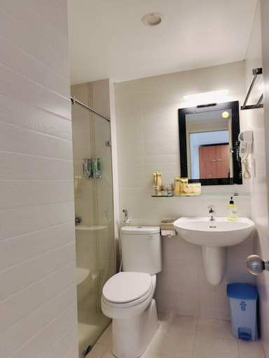 Bathroom 10