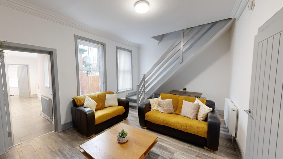Others 5, Central, Stunning 3-bed House - Free Parking, Sunderland