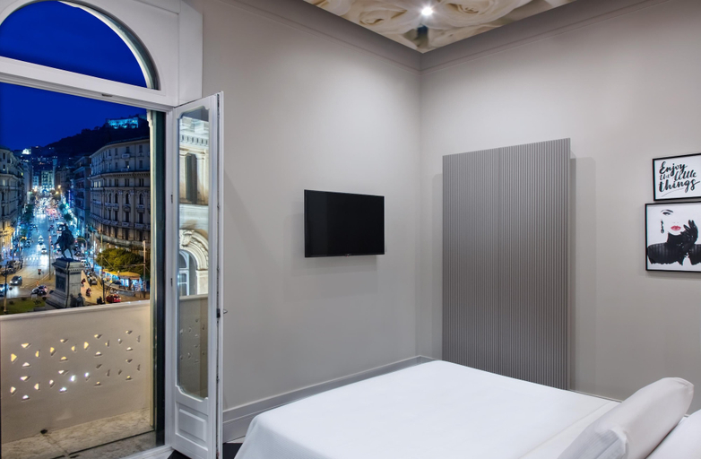 Bedroom 3, Lady Rose One, Napoli