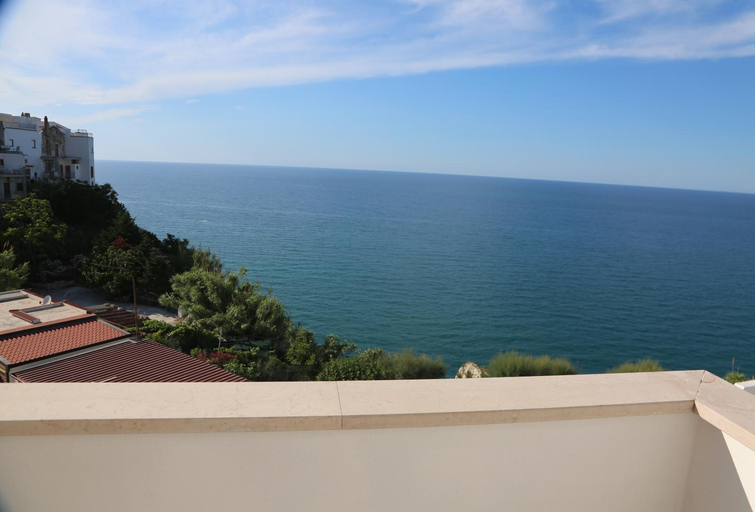Others 5, Blumarine Suite, Foggia