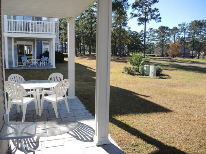 Property grounds 5, 2301m 1 Bedroom Condo by RedAwning, Brunswick