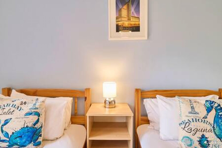 Bedroom 2, Host Stay Cobb Court, Kent