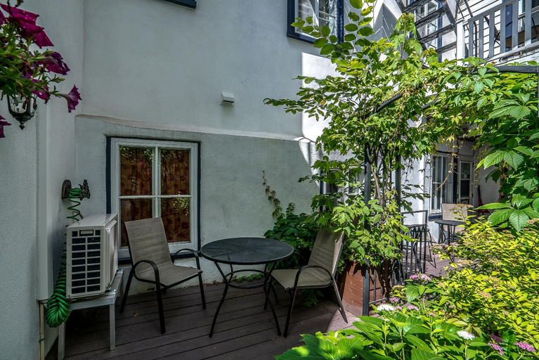 Others 5, Manoir Sur le Cap, Communauté-Urbaine-de-Québec
