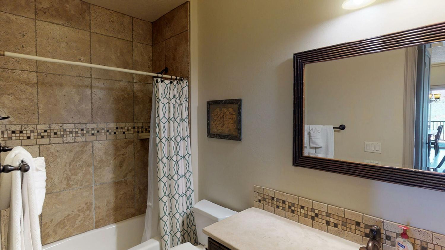 Bathroom 2, D13-Amazing Red Cliff View-Third Floor 3-bedroom Sunset View, Washington
