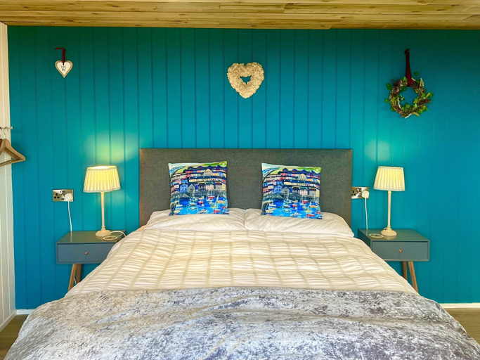 Bedroom 2, Aberaeron Pods Luxury Accommodation, Ceredigion