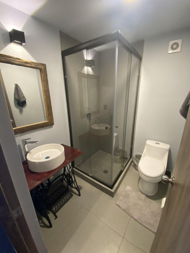 Bathroom 3, Hotel Puerta Roja Reforma, Mexico City