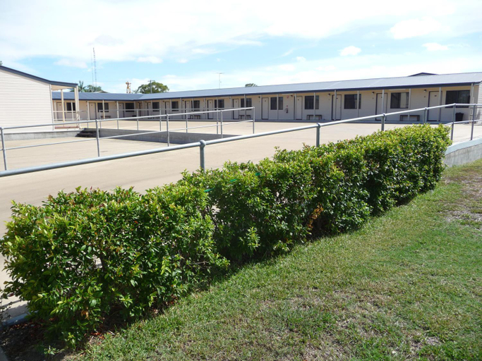 Others 4, Moura Motel, Banana