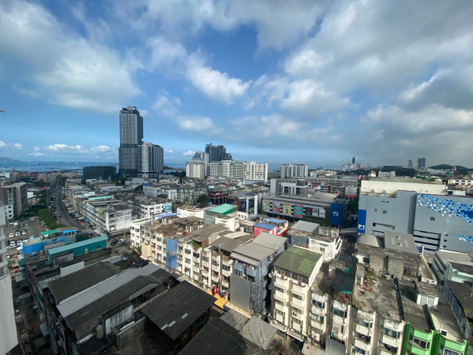 Others 5, Mike's Condo, Si Racha