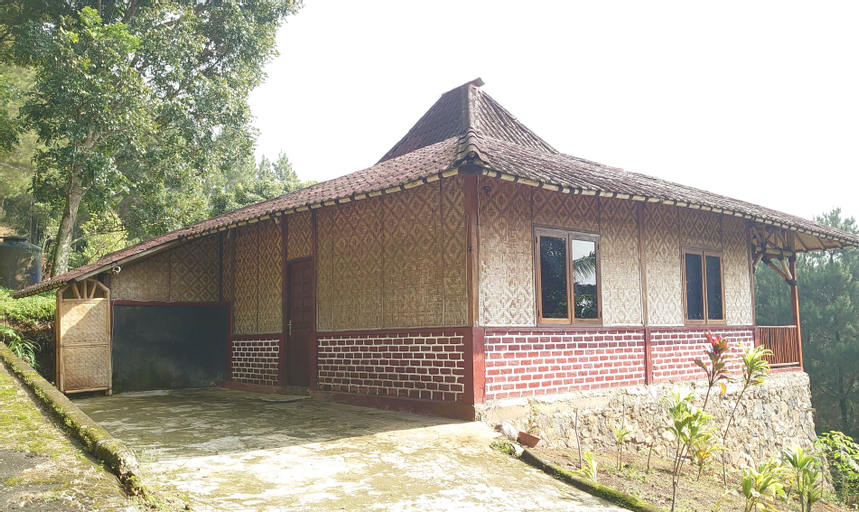 Exterior 1