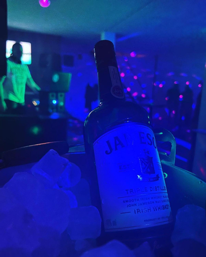 Food & Drinks