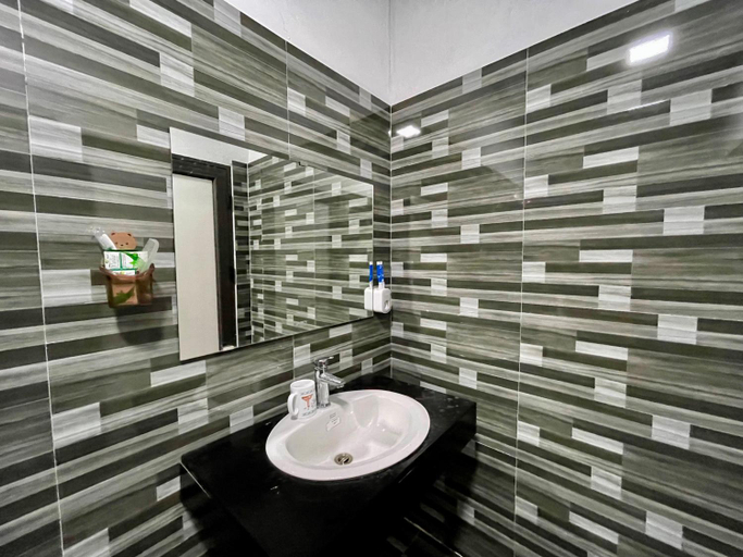 Bathroom 2, Co Chung Hotel, Lào Cai