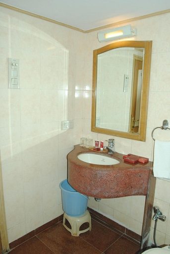 Bathroom 3, Hotel Abigail Goradia's, Ahmadnagar