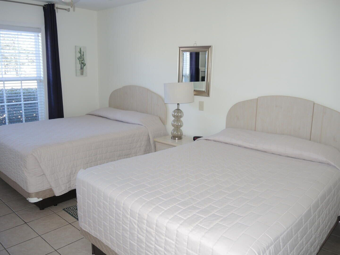 Room 2, 2301 2 Bedroom Villa by RedAwning, Brunswick