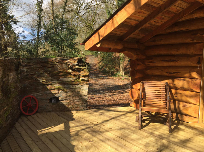 Others 5, Hesperus Lodge, Somerset