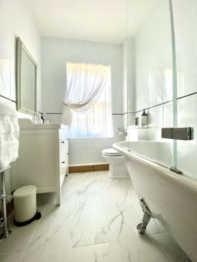 Bathroom 4, Green Cottages, Kent